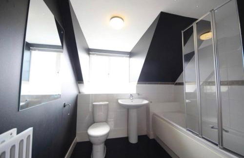 Stunning 5-Bed House in Peterborough host 15 g - Foto 24