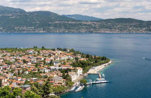 Angela -Terrace & beautiful View lake - Happy Rentals - Foto 26