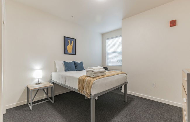 Modern Apartment With Upgraded Amenities Near CSU - Foto 7