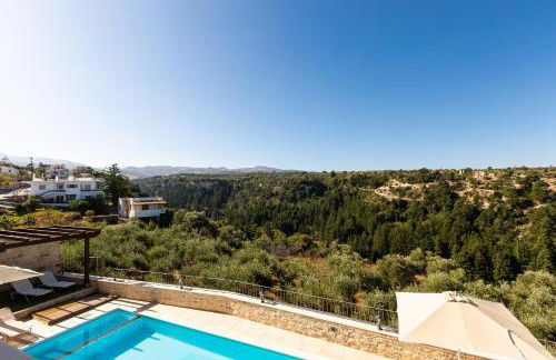 Ilys Home, a Country-chic Retreat with Pool & BBQ, By ThinkVilla - Photo 6