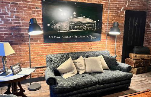 Historic, Stylish Getaway 2 blocks from Waterfront - Foto 18