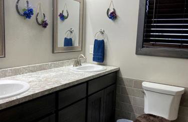Modern Condominium with Pet-Friendly Drift Boat Parking near Madison River in Ennis, Montana - Foto 21