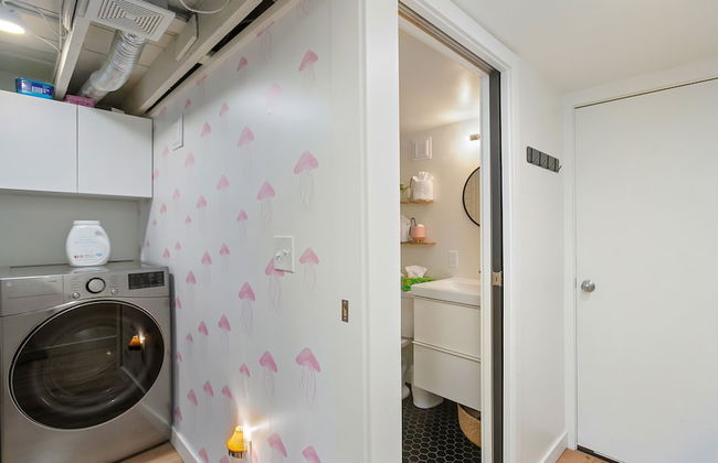 Mid-Century Vibes Basement - Foto 20