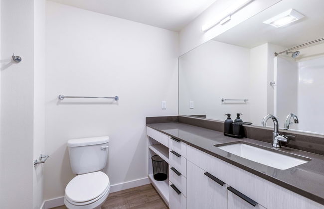 Marina Square Suites - Photo 28