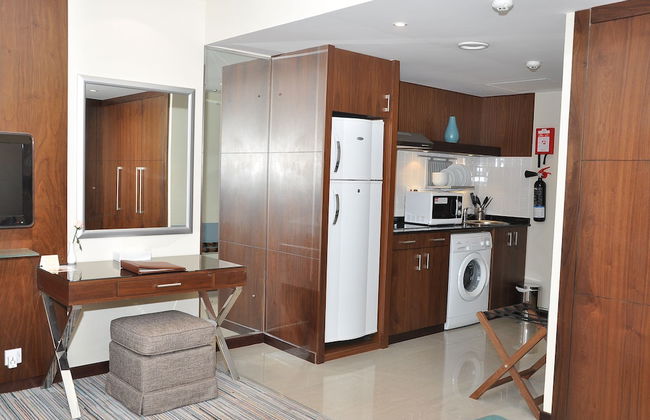 Phoenix Plaza Hotel Apartments - Photo 6