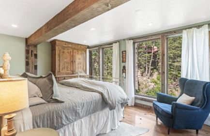 OVER THE RIVER AND THROUGH THE WOODS - Foto 2