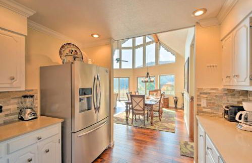 Picturesque Sky Haus Sanctuary with Mountain Views - Foto 9