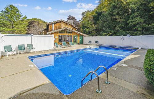 Cedarbrook Two Queen Bed Standard Hotel Room with outdoor heated pool 102 - Foto 26