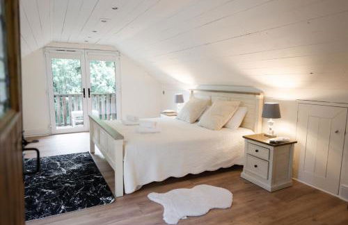 Lilly Lodge; nestled within the forest. - Foto 10