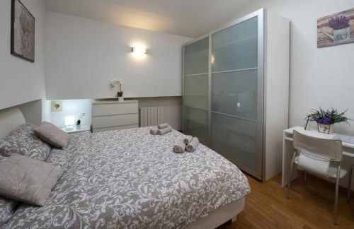 Amazing Serenity Flat for 7, AC, historic center - Foto 25