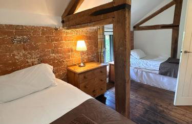 Rats Retreat at Tove Valley Cottages - Photo 13