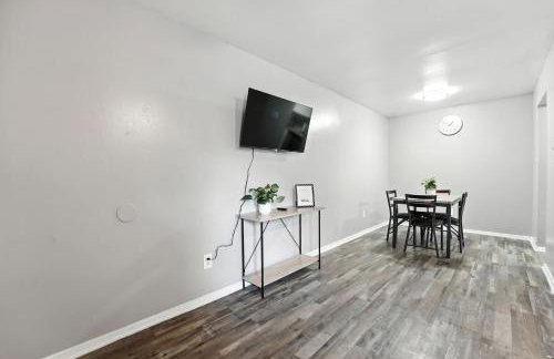 Comfortable 1BR Extended Stay I Onsite Parking - Foto 7