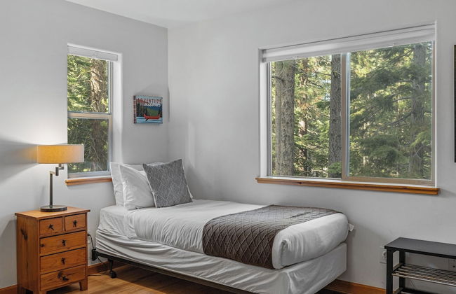 Moosetrack by Avantstay Cozy Cabin In The Of Tahoe Donner w/ Hot Tub - Foto 27