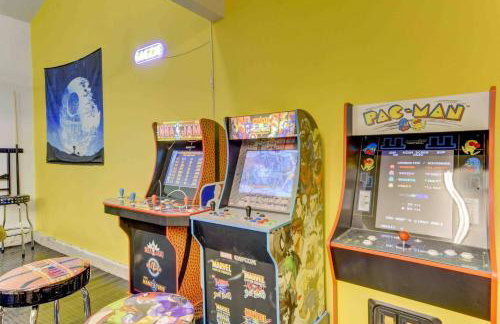 Arcade game room, 2 king beds, ev chargers - Foto 3