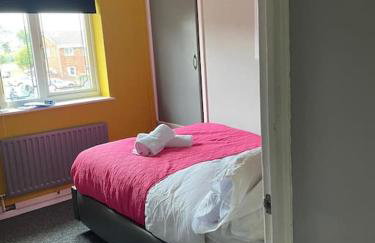Tipton 2 Bedroomed long Stay Pad van or car free parking - Foto 13