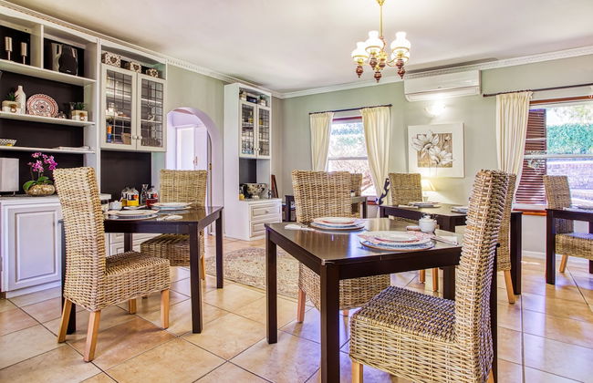 Lush Suburban Paradise - Deluxe Unit - Foto 10