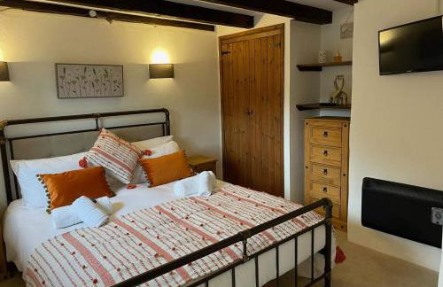 Stunning 4 Bed Pet Friendly Cottage with Hot Tub - Foto 24