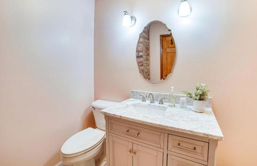 Watch the Sunrise at this Quaint Lake-View Cottage - Foto 19