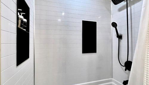 Modern Gem w/Spacious Deck, Swinging bed, Hot Tub - Foto 4, Shower