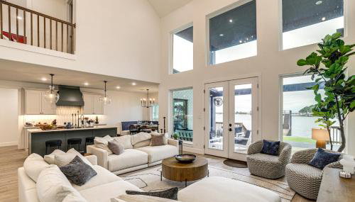 Hot Tub, Fire Pit! High-End Cedar Creek Lake Haven - Foto 1