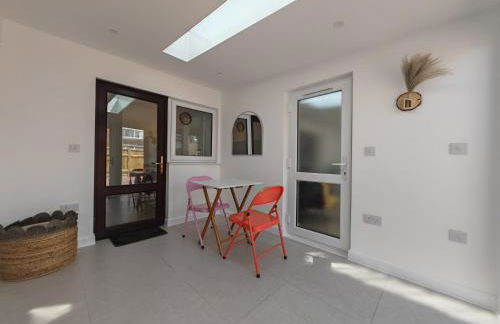 Gated 2 Guests Private House Free Parking - Foto 6