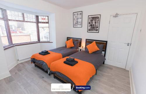 Award-Winning Four Bedrooms House, Parking, WiFi By Derby Short Term Rental Short Lets & Serviced Accommodation Derby - Foto 20