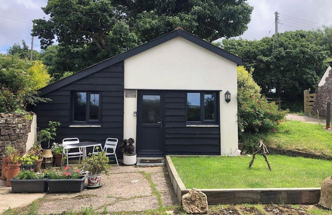 Little Linney - Sleeps 2 - Garden - Wifi - Parking - Photo 2