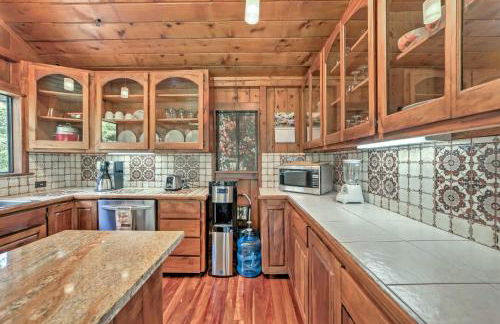 Tropical Cabana with Deck, Hot Tub and Lush Scenery! - Photo 6