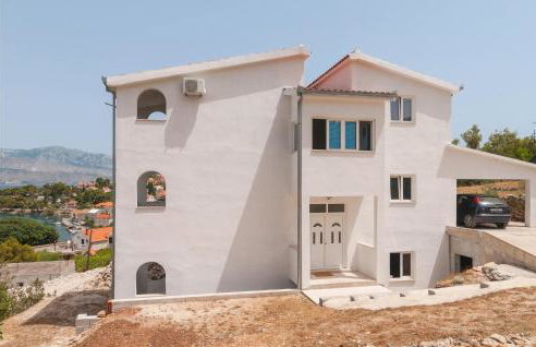 Gorgeous Apartment In Supetar-Splitska - Photo 9