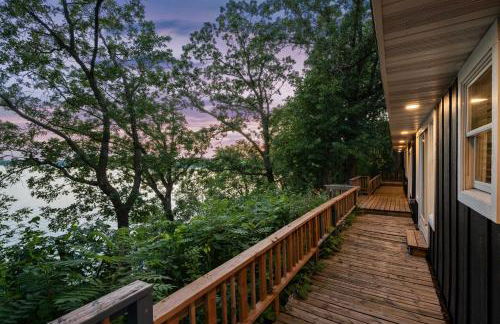 Waterfront Maple Lake Cabins with Private Beach! - Foto 5