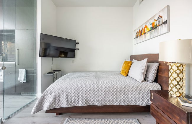 Charming Yorkville Condos - Photo 8