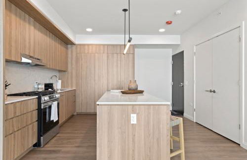 Lux Apts with Lake Views and Top Amenities - Foto 31