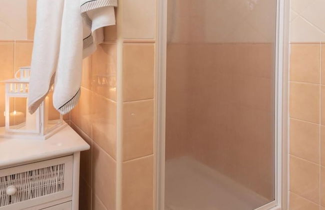 Stylish Residence Le Fontane 2 Bed Apartment Sleeps 6-7 - Photo 17