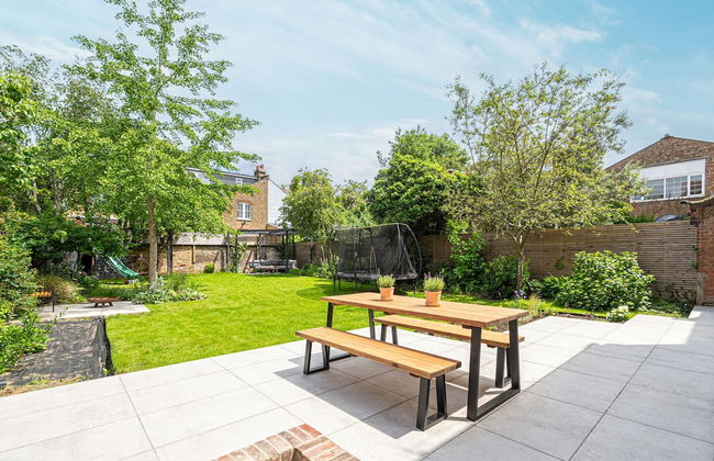 Chic and Colourful Family Home by Underthedoormat - Foto 52