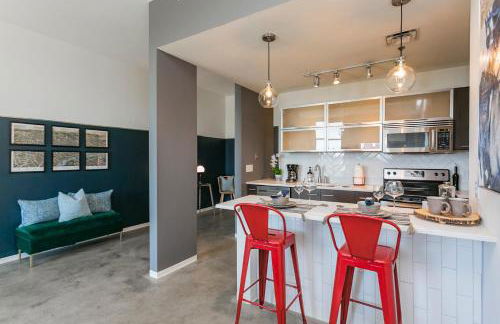 Mid Century Modern Downtown Condo | 30+ Night Min - Foto 8