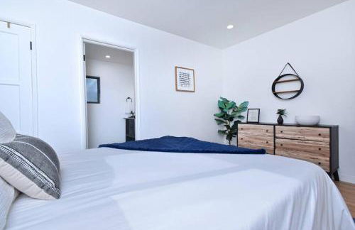 Beautiful 3 Bed Home with a Large Back Yard Outdoor Space - Foto 13