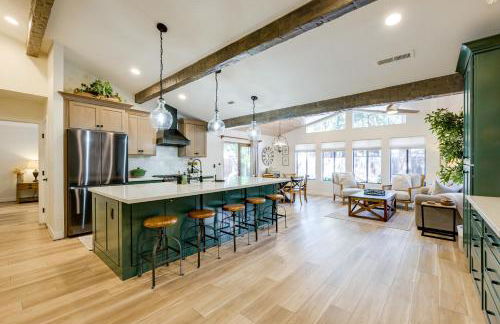 Stylish Flagstaff Hideaway with Hot Tub and Fire Pit! - Foto 1