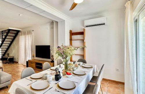 Casa familiar junto al Lago de la Encantada con zona de juegos, BBQ y cine - Foto 17