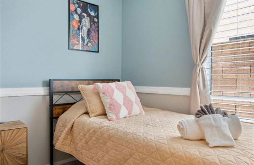 Sunkissed Private Pool 3BR Oasis w Outdoor Lounge - Foto 31