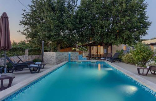 Charming villa Nera with pool and hydromassage near the beach - Foto 1