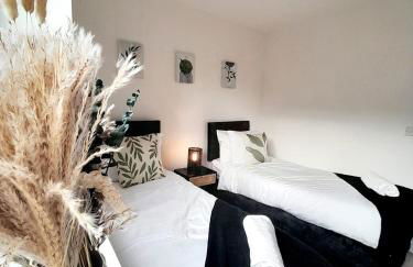 Spacious 4BR House with 2 Bathrooms and 1 WC ideal for Families, Professionals and Relocators near NEC, BHX, HS2 and JLR with Travel Cot, Pets Allowed and Free Parking - The Home Makers Hub - Foto 11