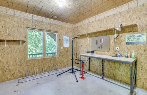 The Bella Vista Lakeside Treehouse Dock and Kayaks! - Photo 43