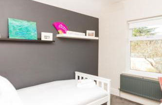 Charming Getaway - 3BR Home in the Heart of Chester - Photo 36