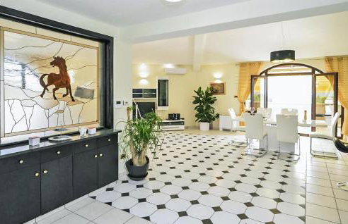 Pet Friendly Home In Jurdani With Sauna - Foto 6