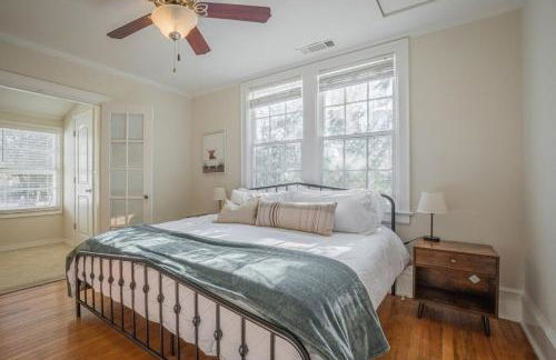 Classic City Apartment w Firepit - Photo 2