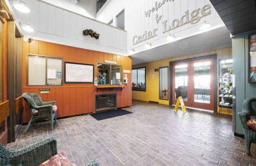 Cute Cedar Lodge Studio with Balcony & Lake Views! - Foto 16