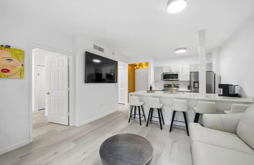 Stylish City Place WPB Escape King Bed and Den - Foto 6