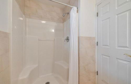 Secluded 9BR Getaway, Pool, Hot Tub & Huge Deck - Foto 60