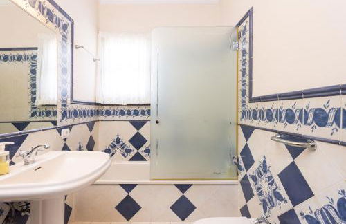 Home2Book Villa with Private Pool BBQ Sea Views - Foto 43