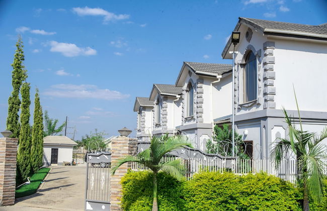 Lusaka Luxe: Your Private Oasis Awaits in the Heart of Zambia - Photo 23